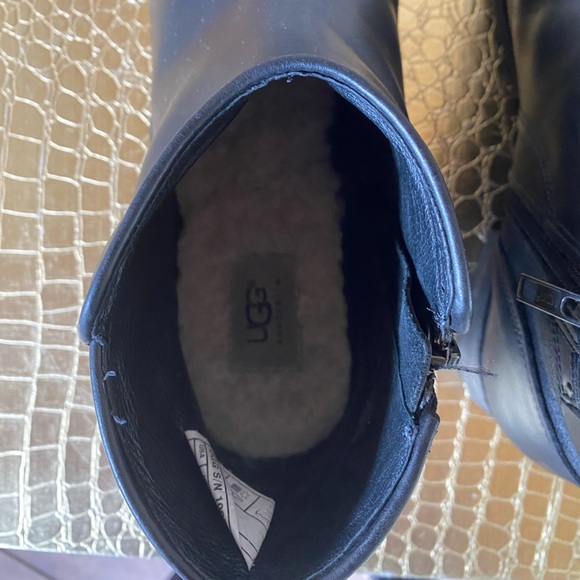 UGG Black Leather Demi Buckle Ankle Boot SZ 10 - Picture 13 of 15